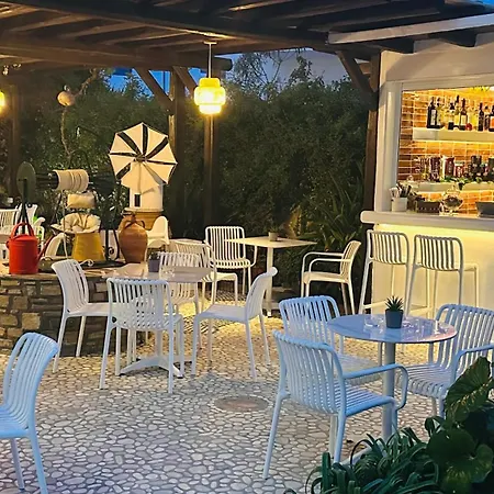 招待所 叶莱尼酒店 Páros